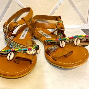 Shell&Fringe (s8) Steve Madden Rowen Sandal